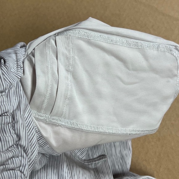 Lululemon On The Fly Shorts 2.5" 6 Striped Athletic Workout Athleisure Gym - Picture 4 of 7